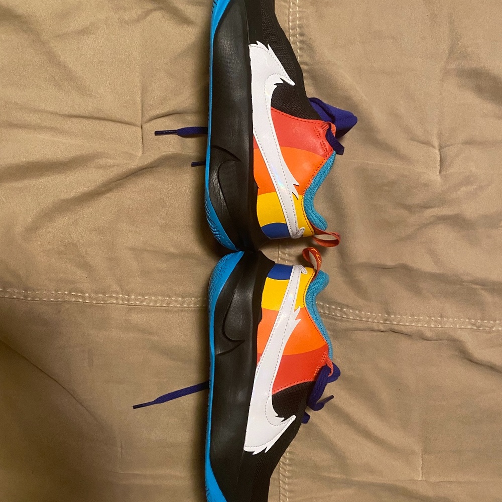 Size 6 youth Nike Team Hustle D10 SE Space Jam